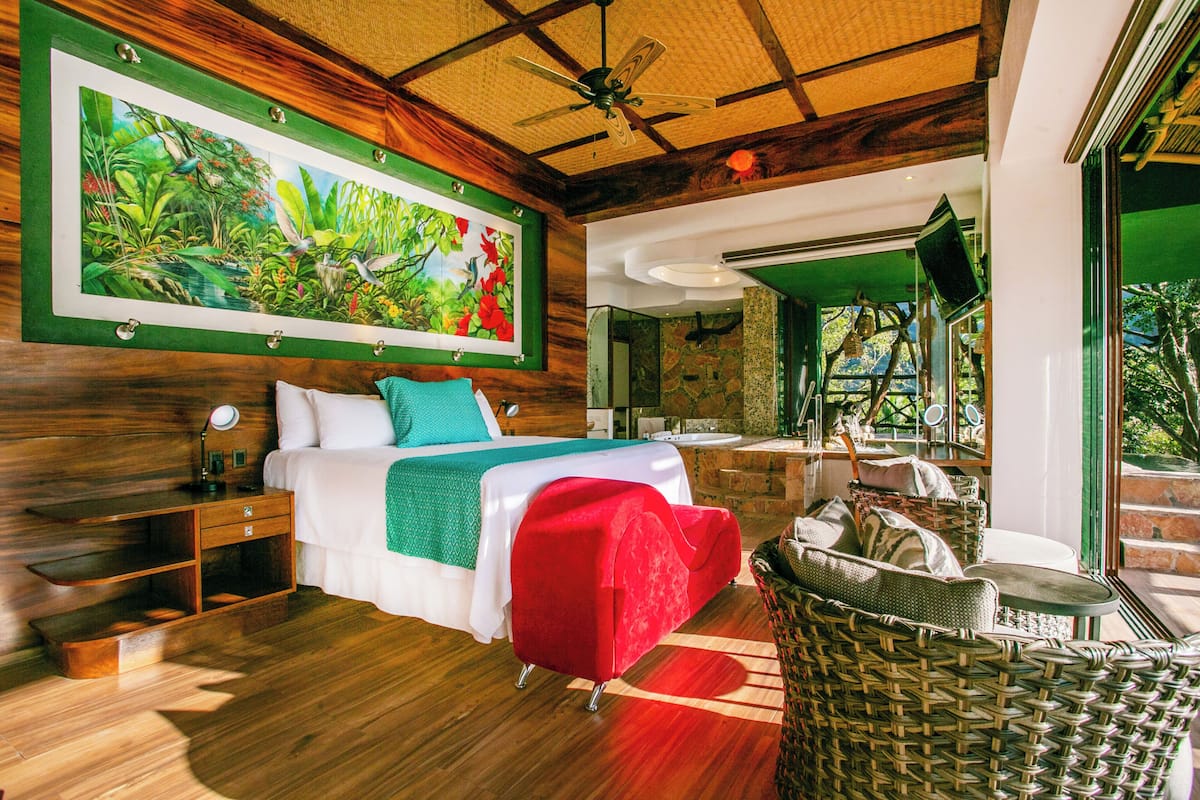 New Tower-Hummingbird Love Nest Ocean View