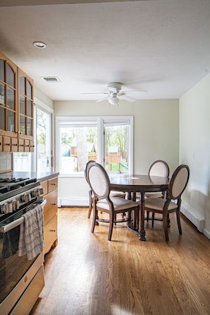 Apartment, 2 Bedrooms | Private kitchen