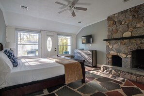 Individually decorated, individually furnished, iron/ironing board -  Hampton's Vacation Inn (Hampton Bays)