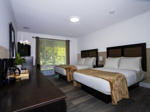 ห้องสแ�ตนดาร์ดดับเบิล (2 Full Beds -NO PETS) | ห้องพักตกแต่งอย่างมีเอกลักษณ์, ตกแต่งพิเศษโดยเฉพาะ, เตารีด/โต๊ะรีดผ้า