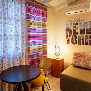 ห้องแฟมิลี่, ระเบียง, วิวเมือง | ผ้าปูที่นอนฝ้ายอียิปต์, เครื่องนอนระดับพรีเมียม, เตียงเมมโมรีโฟม