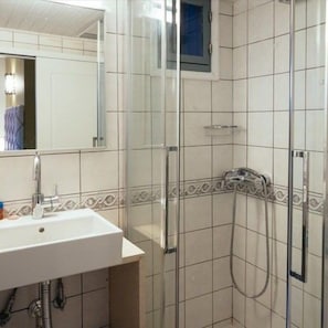 Family Room, Balcony, City View | Bathroom | Shower, free toiletries, hair dryer, slippers - Porto Bello Design Hotel (Nafplio)