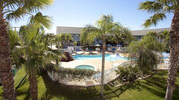 Outdoor pool, pool umbrellas, sun loungers