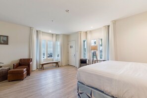 Suite, 1 King-Bett | Hochwertige Bettwaren, Pillowtop-Betten, Schreibtisch