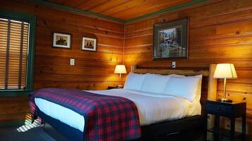 Standard Room, 1 King Bed, Refrigerator & Microwave (02) | Down comforters, free WiFi, bed sheets