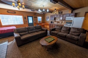 Suite, 2 Bedrooms, Kitchen (Fishing Suite) | Living area | 32-inch Smart TV with digital channels, TV, Netflix - Shaver Lake Village Hotel (Shaver Lake)
