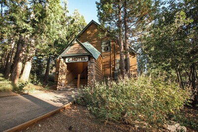 Shaver Lake Village Hotel