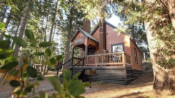 Cabaña, 1 habitación, patio | Edredones de plumas, wifi gratis, ropa de cama