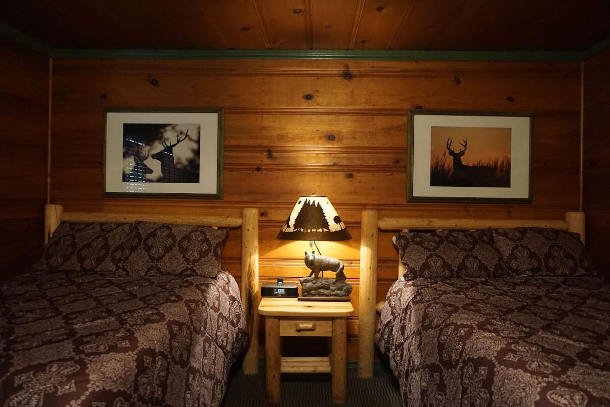 Quarto standard, 2 camas de casal, geladeira e micro-ondas (07)