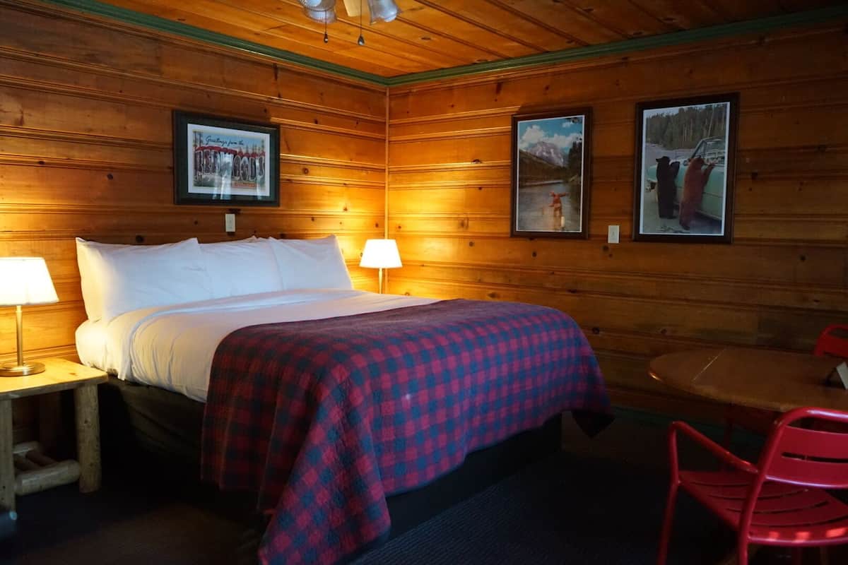 Quarto standard, 1 cama King, geladeira e micro-ondas (04)