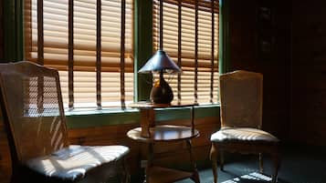 Quarto standard, 1 cama King, geladeira e micro-ondas (02)