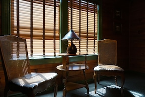 Quarto standard, 1 cama King, geladeira e micro-ondas (02)