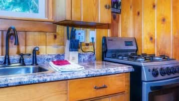 Peti sejuk/penyejuk beku saiz penuh, ketuhar gelombang mikro, dapur