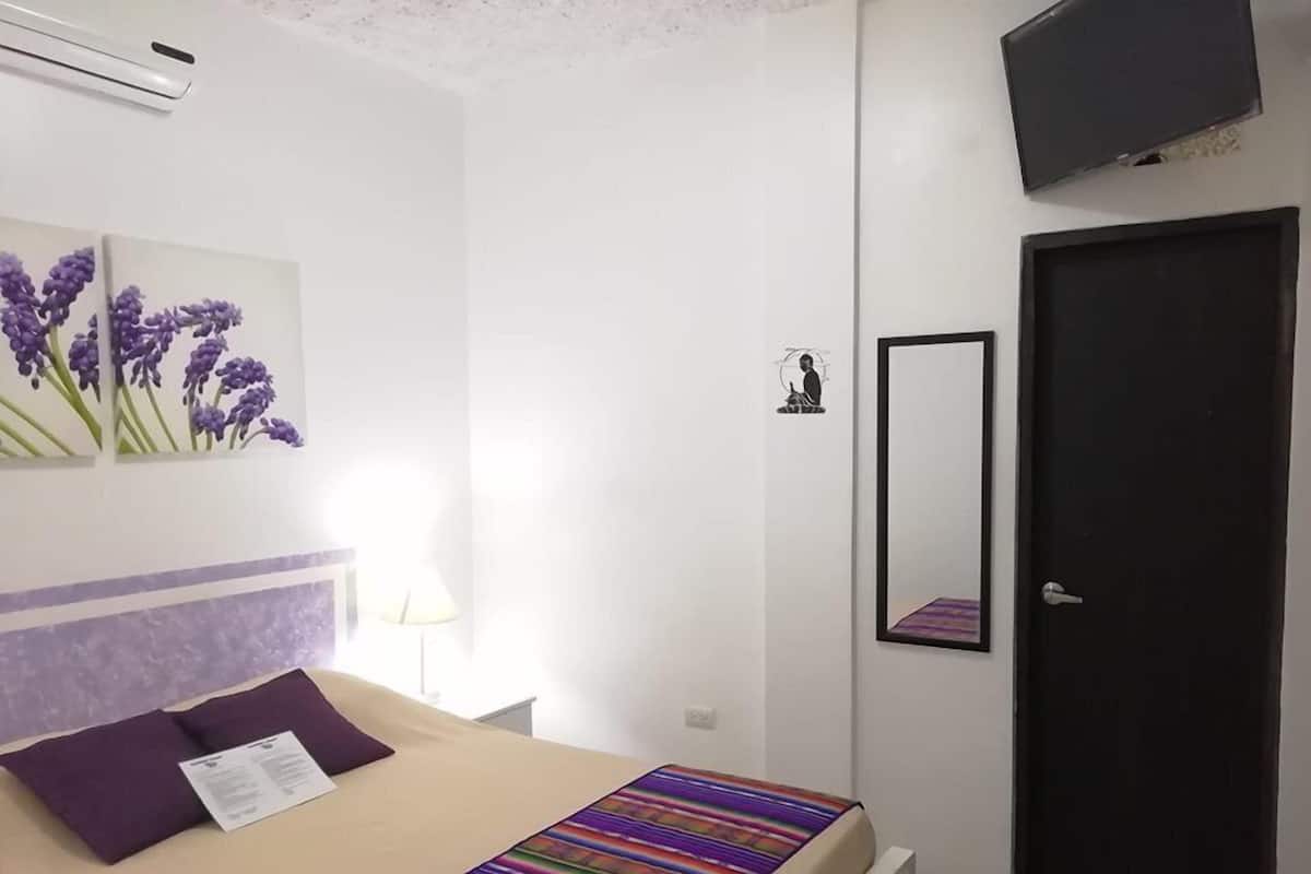 Tweepersoonskamer, voor 1 persoon | Een kluis op de kamer, verduisterende gordijnen, gratis wifi, beddengoed