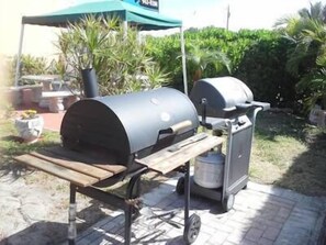 BBQ/picnic area - Shores Terrace (Pompano Beach)