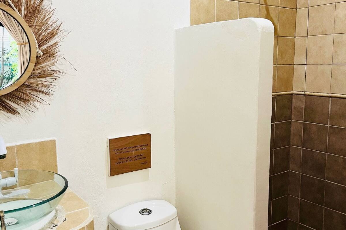 deluxe double room, ground floor terrace | bathroom | shower, towels