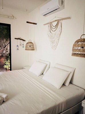 Frette Italian sheets, down duvets, minibar, in-room safe - Hotel Boutique Pachamama (Mahahual)