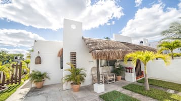 Vista frontal de la propiedad