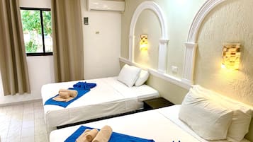 Double Room | Desk, bed sheets