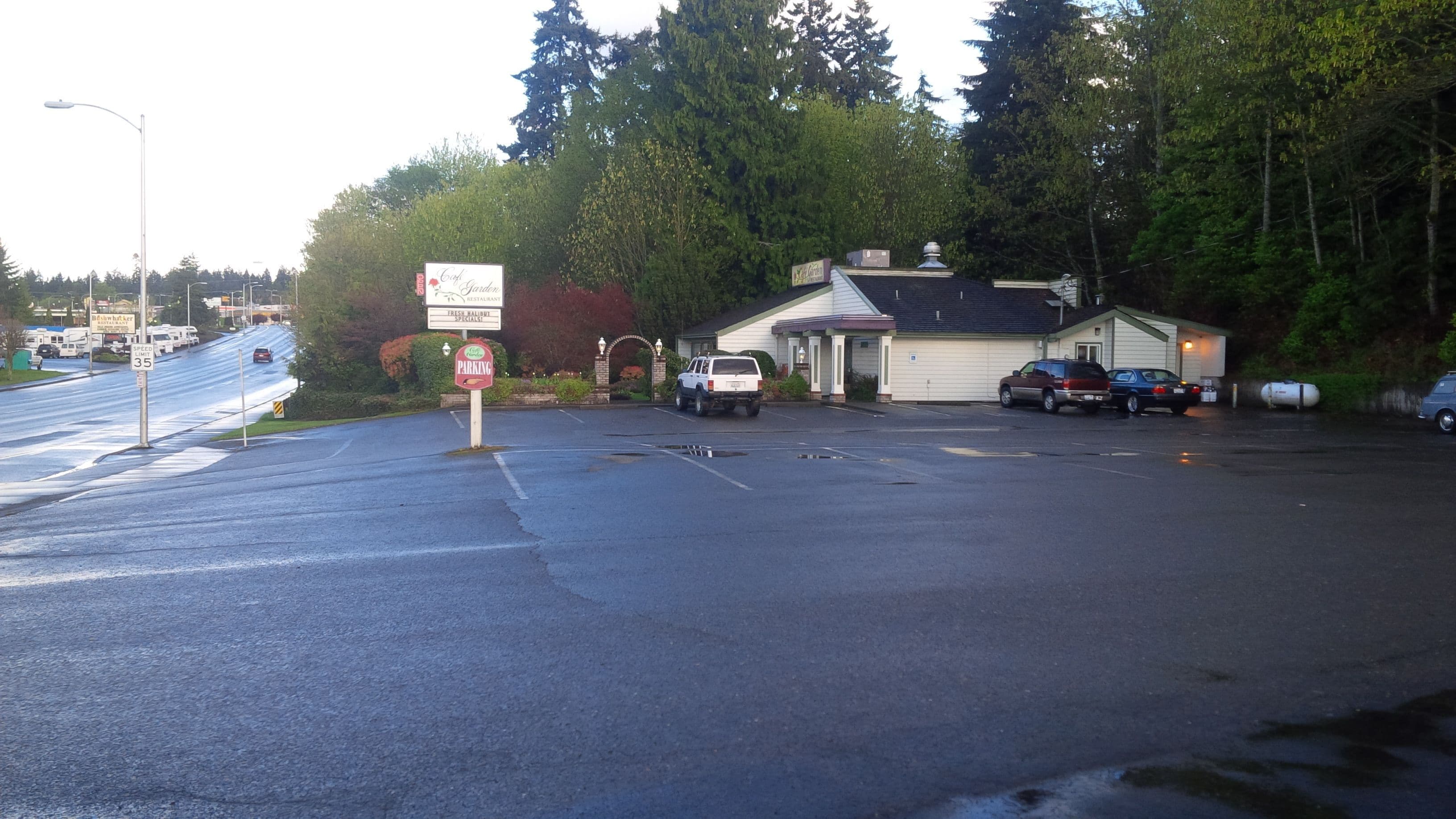 A parking lot with a restaurant named "Café Garden" and a speed limit sign of 35 mph.