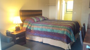 Free WiFi, bed sheets - Holiday Lodge (Port Angeles)