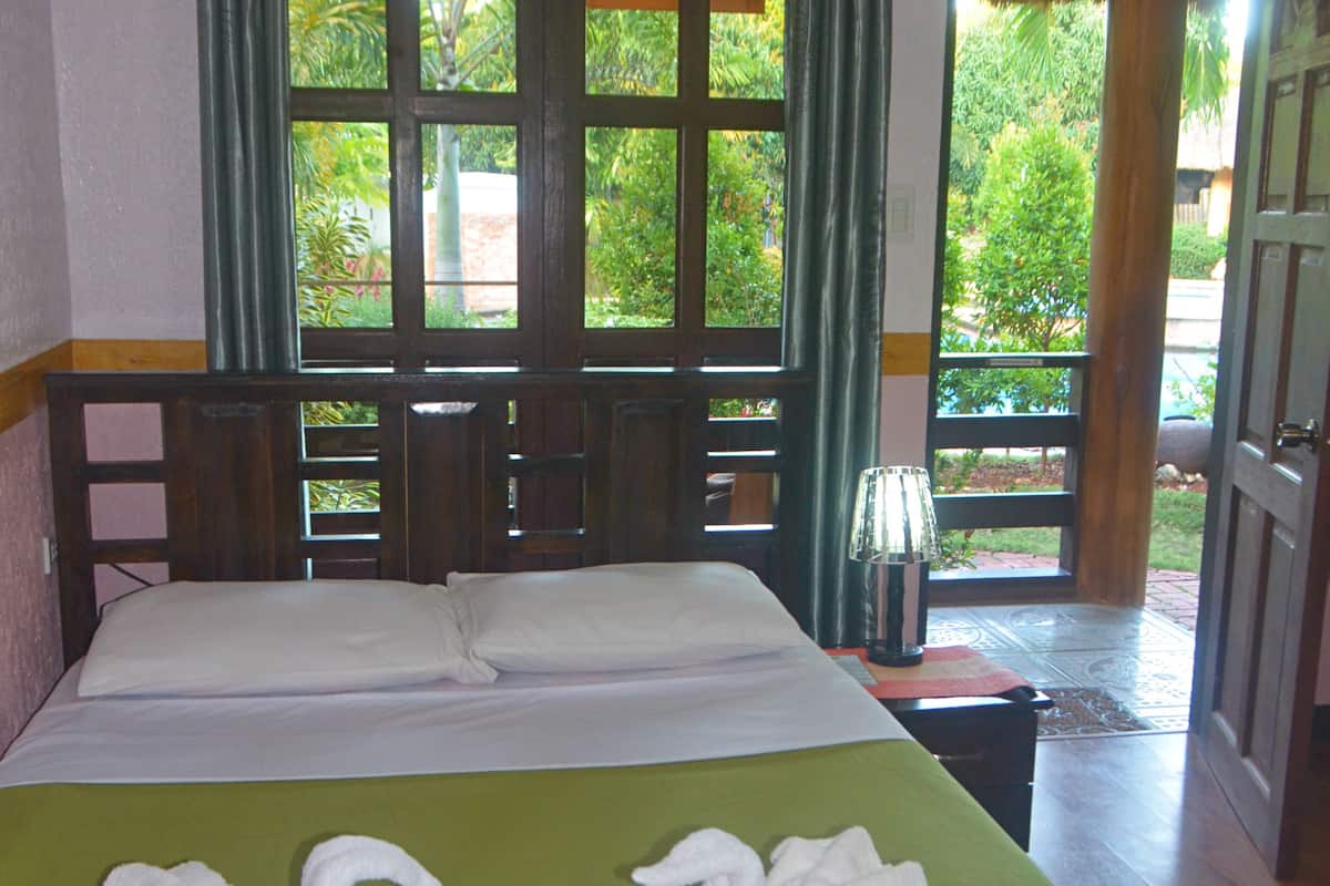 deluxe room, 1 bedroom | 1 bedroom, minibar, in-room safe, desk