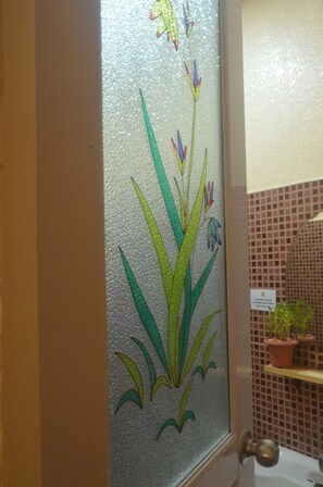 Premium Room, 1 Queen Bed | Bathroom | Shower, free toiletries, hair dryer, bidet - Veraneante Resort (Panglao)