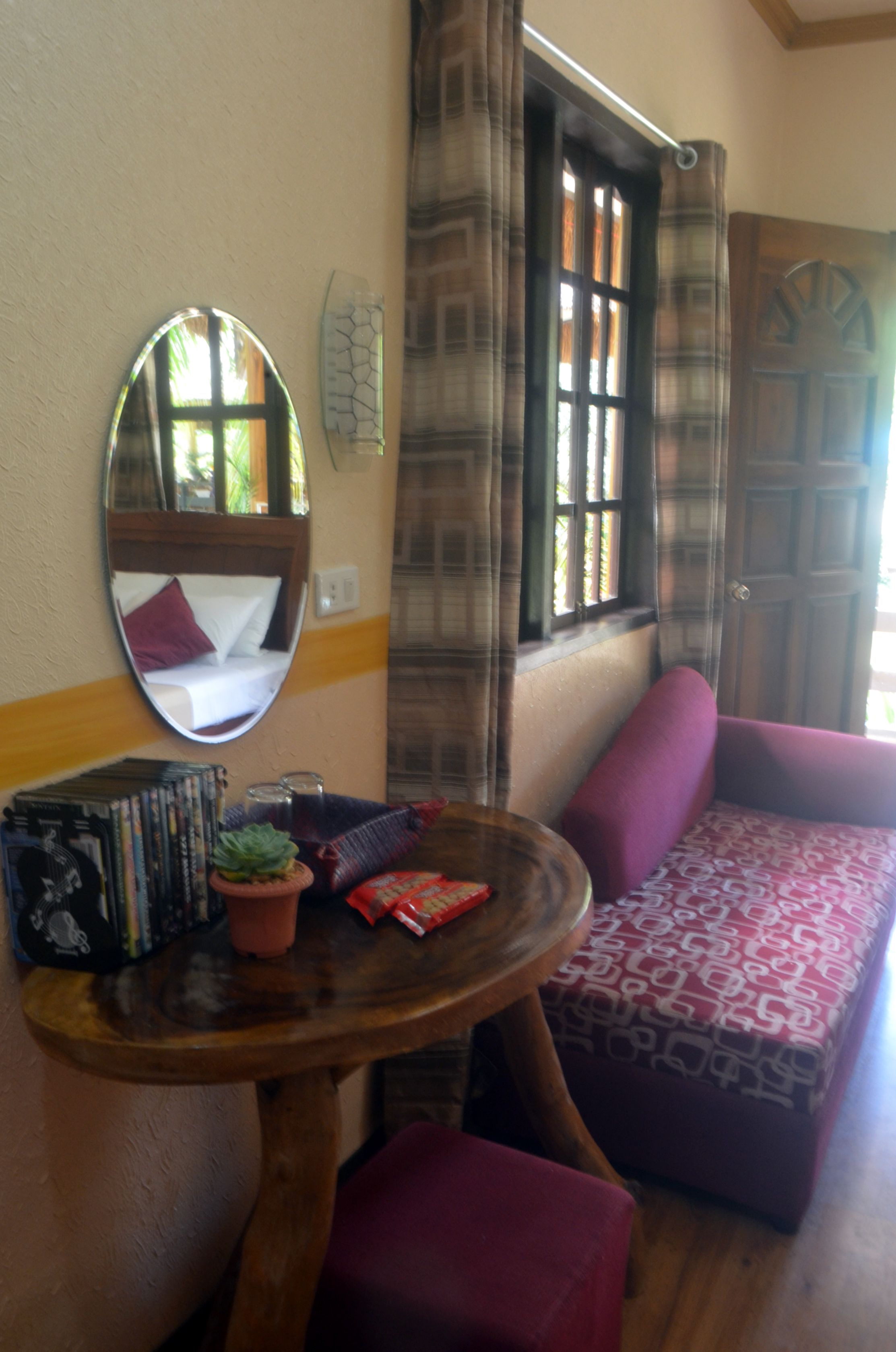 premium room, 1 queen bed | living area | flat-screen tv, dvd player