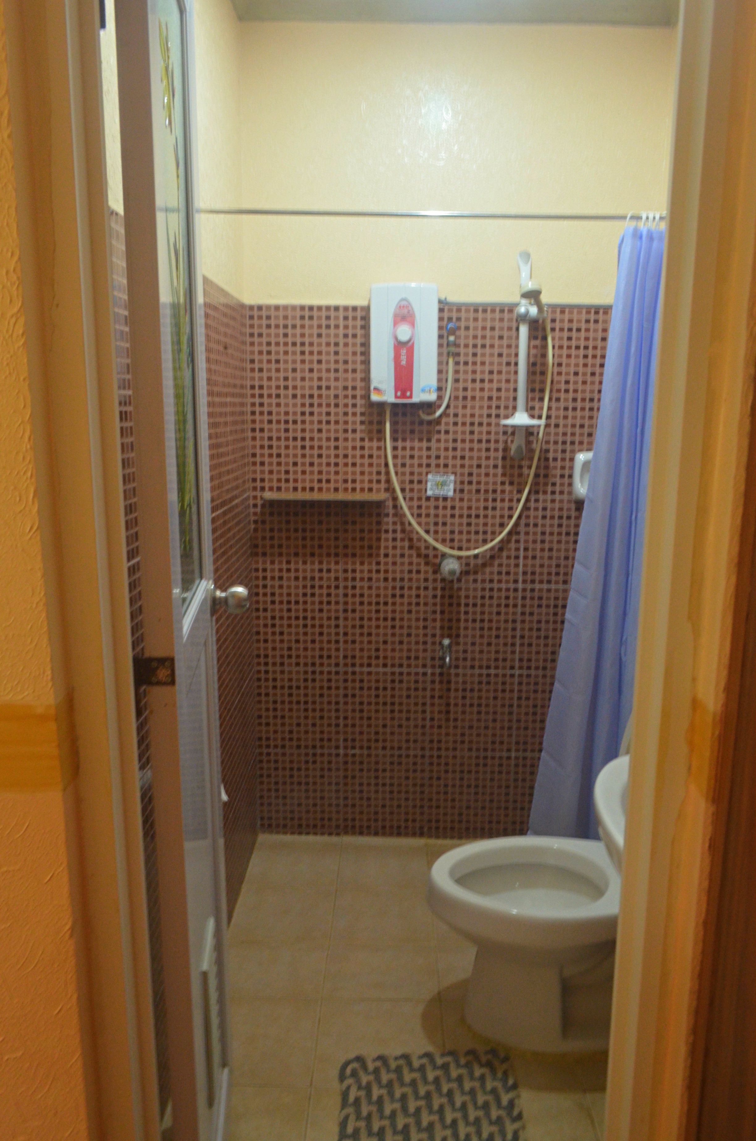 shower, free toiletries, hair dryer, bidet