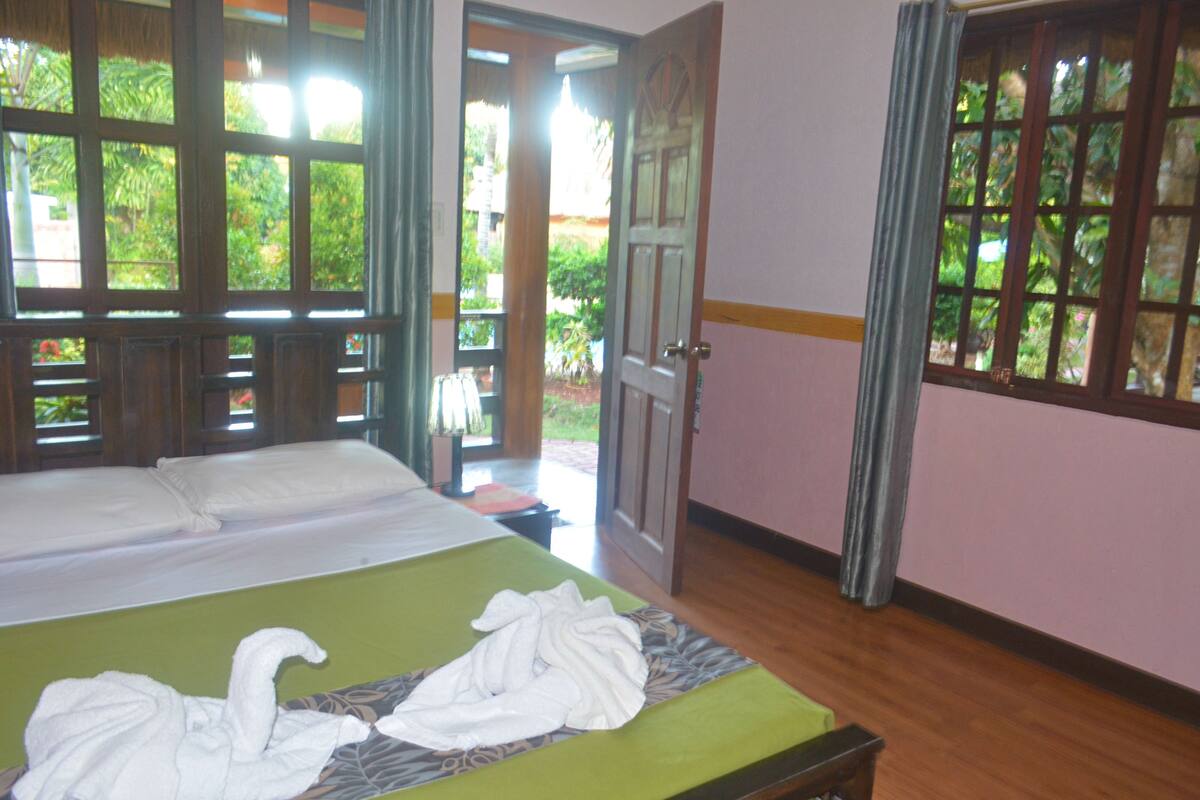 deluxe room, 1 bedroom | 1 bedroom, minibar, in-room safe, desk