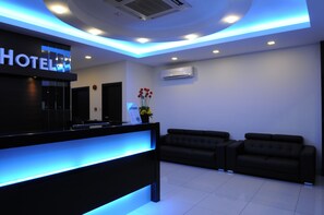 Coin salon dans le hall