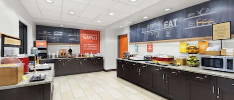 Buffet déjeuner gratuit tous les jours