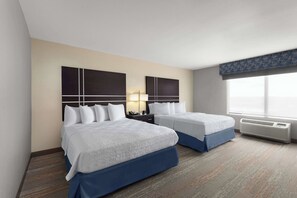 Cortinas blackout, tabla de planchar con plancha y wifi gratis 