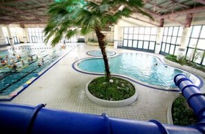 Hồ bơi trong nhà