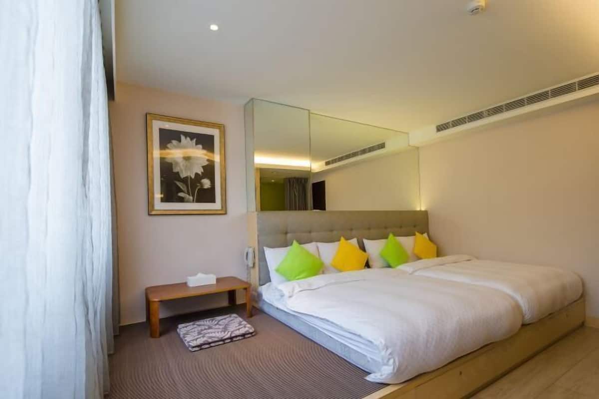 Minibar, soundproofing, rollaway beds, free WiFi