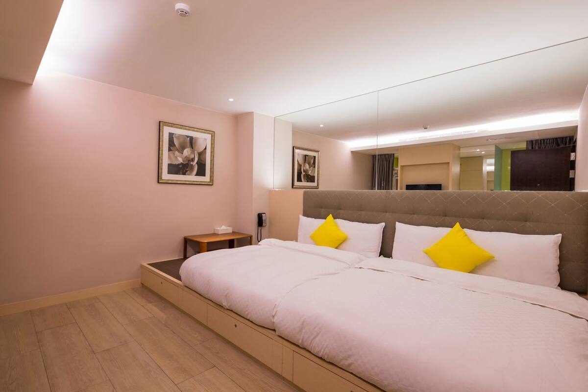 Minibar, soundproofing, rollaway beds, free WiFi