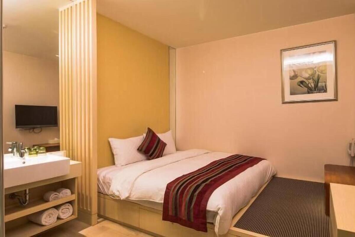 Minibar, soundproofing, rollaway beds, free WiFi