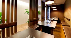 2 restaurants, Japanese cuisine