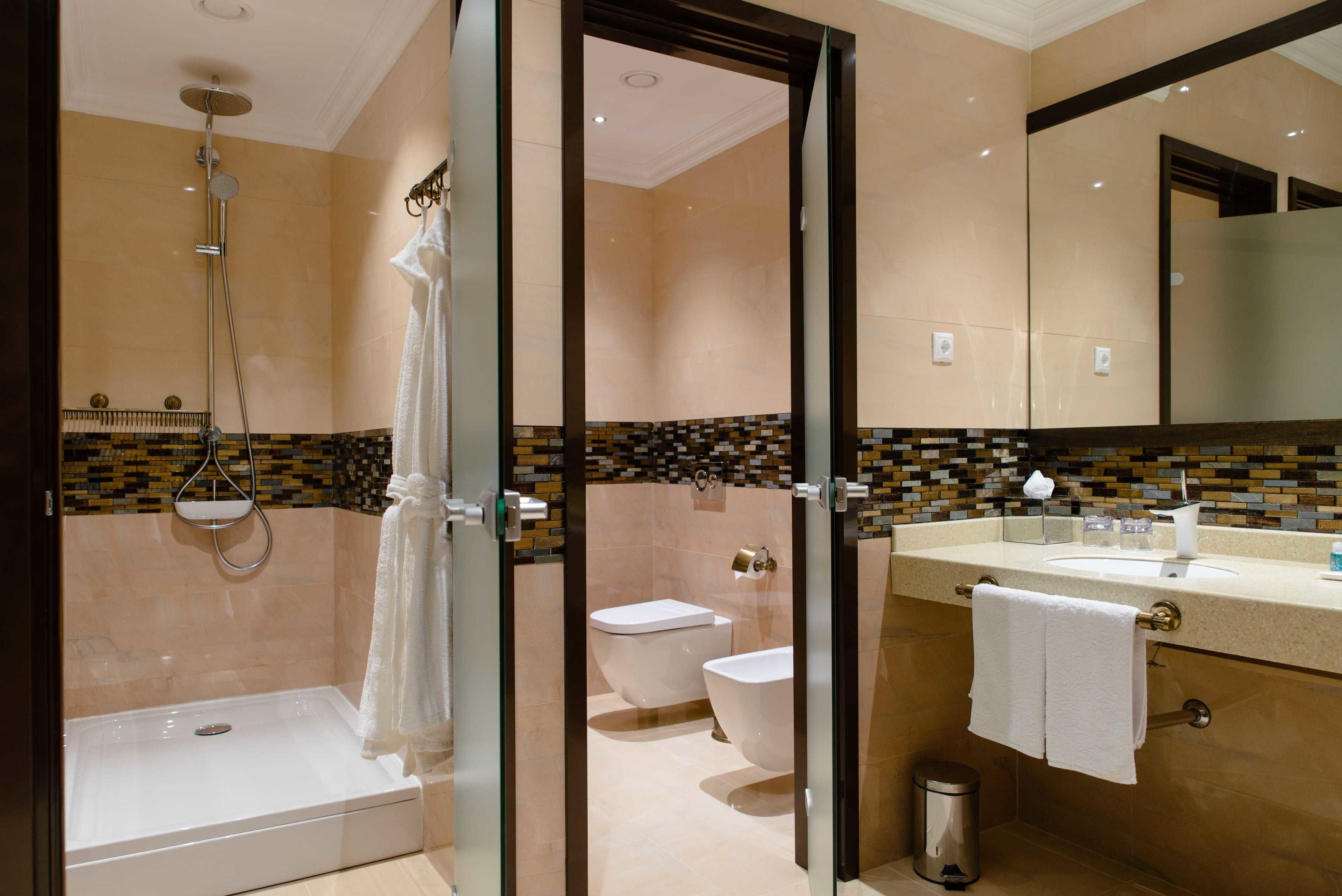 1 bedroom, hypo-allergenic bedding, in-room safe, desk