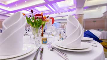 Breakfast, lunch and dinner served