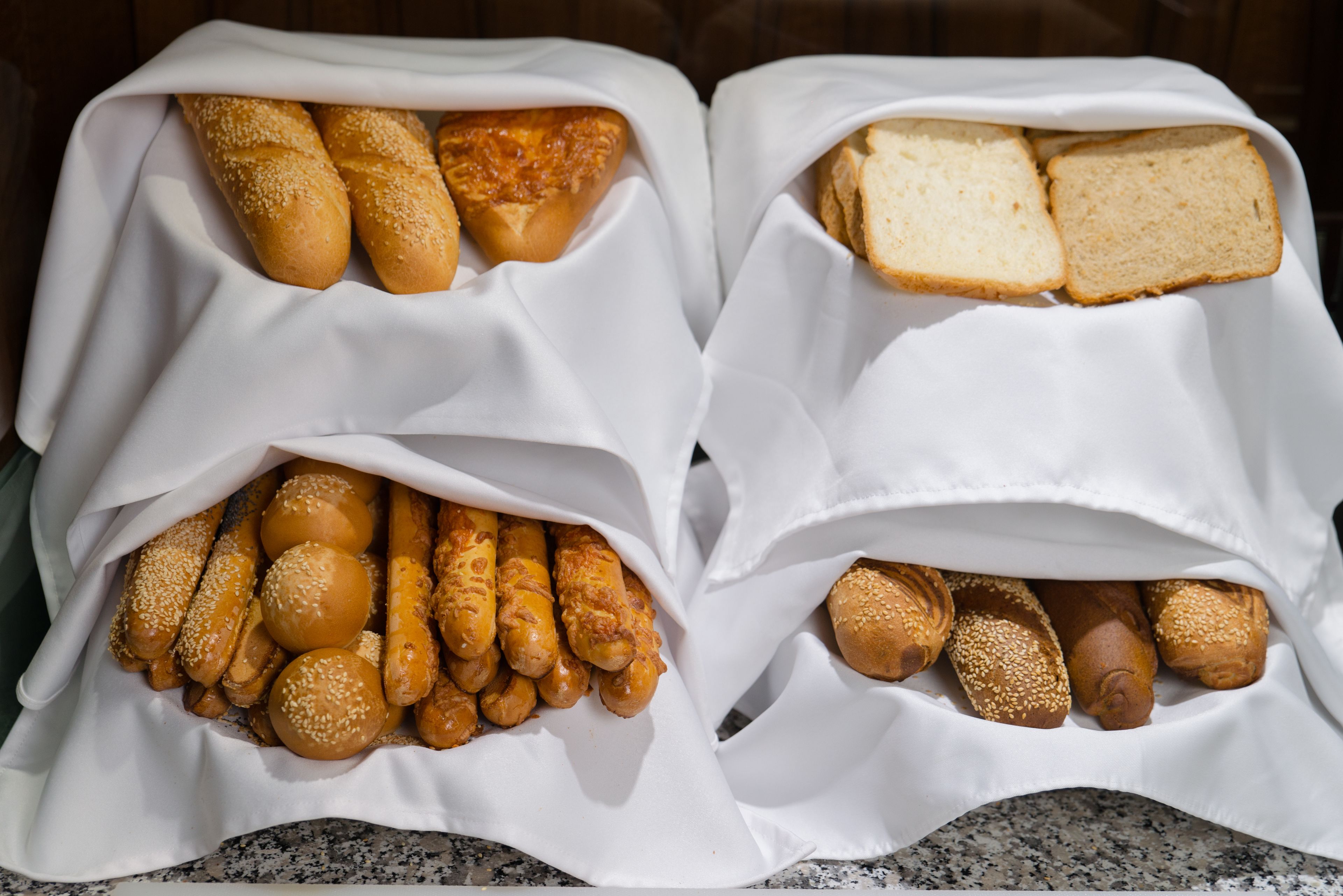 อาหารเช้าแบบบุฟเฟ่ต์ทุกวัน (KZT 6000 ต่อคน)