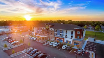 Mặt tiền nơi lưu trú - ban đêm