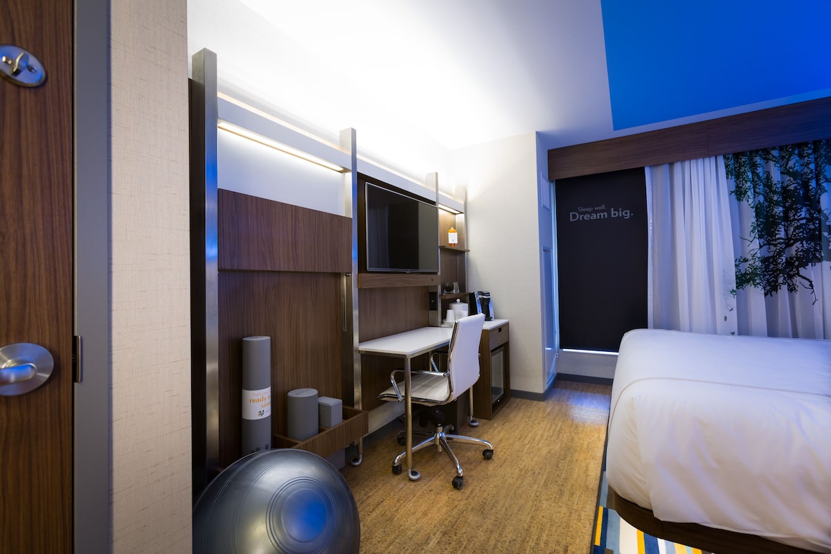 Premium bedding, pillow-top beds, in-room safe, desk