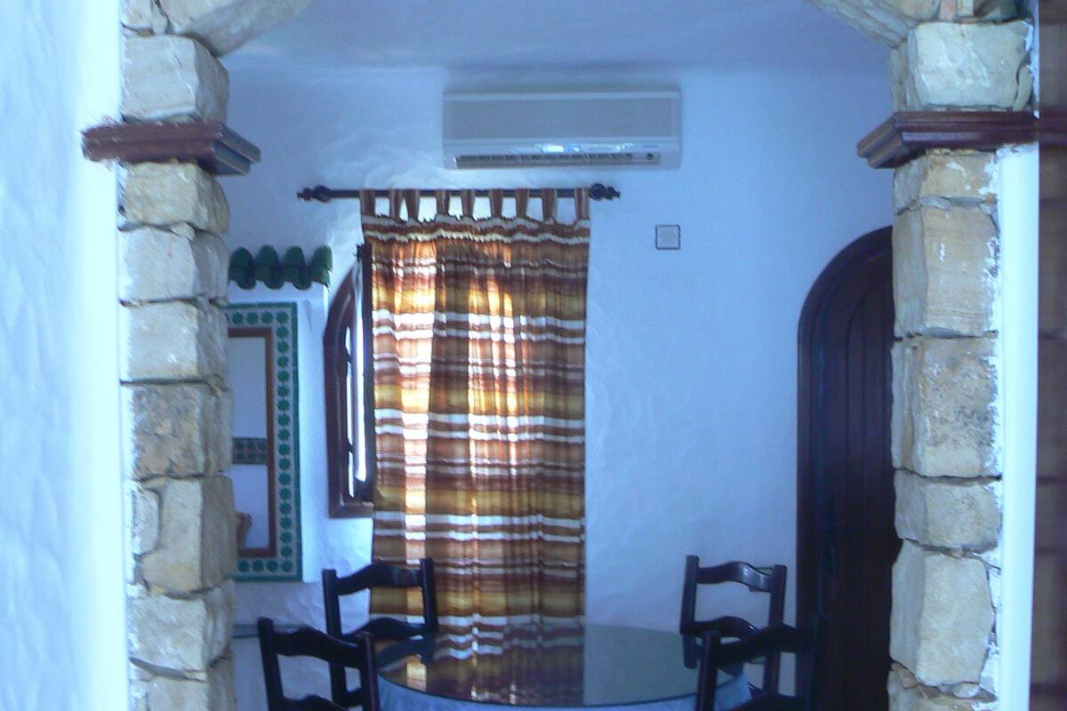 Familienbungalow, 2 Schlafzimmer, Küche, Parkblick | Essbereich im Zimmer