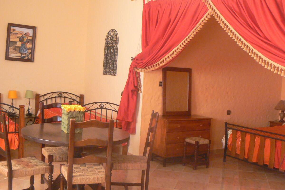 Romantische Suite, 1 Schlafzimmer, Raucher, Poolblick | Wohnbereich