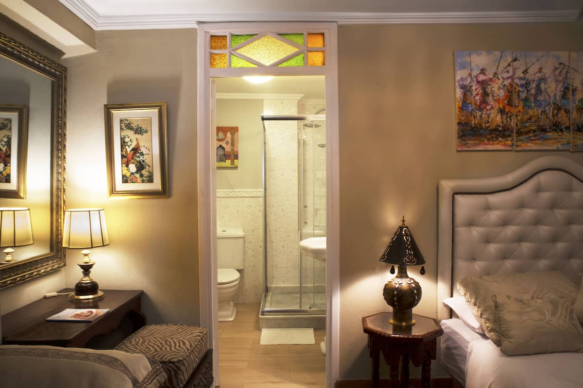 Tek Büyük Yataklı Oda (Sahara) | Banyo | Ücretsiz banyo/kozmetik ürünleri, saç kurutma makinesi, havlu