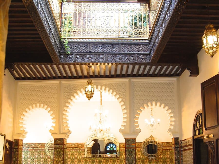 المنشأة من الداخل