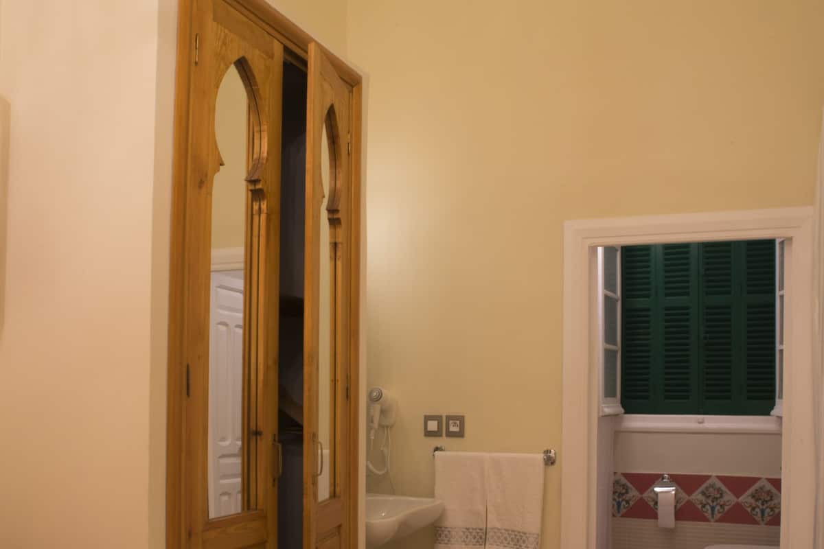 Tek Büyük Yataklı Oda (Damasco) | 1 yatak odası, kaliteli yatak takımı, odada kasa