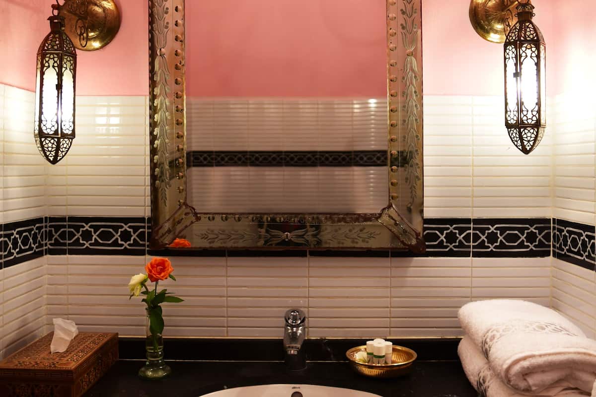 Tek Büyük Yataklı Oda (Marrakech) | Banyo | Ücretsiz banyo/kozmetik ürünleri, saç kurutma makinesi, havlu