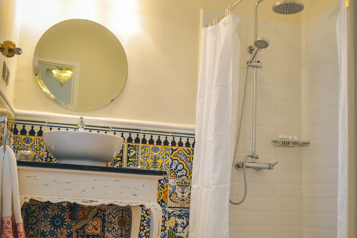 Tek Büyük Yataklı Oda (Alejandria) | Banyo | Ücretsiz banyo/kozmetik ürünleri, saç kurutma makinesi, havlu